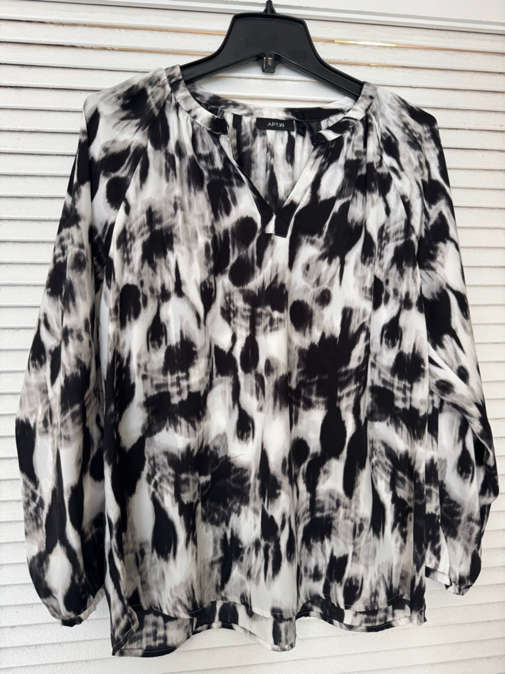 Apt. 9 Black & White Abstract Split-Neck Blouse